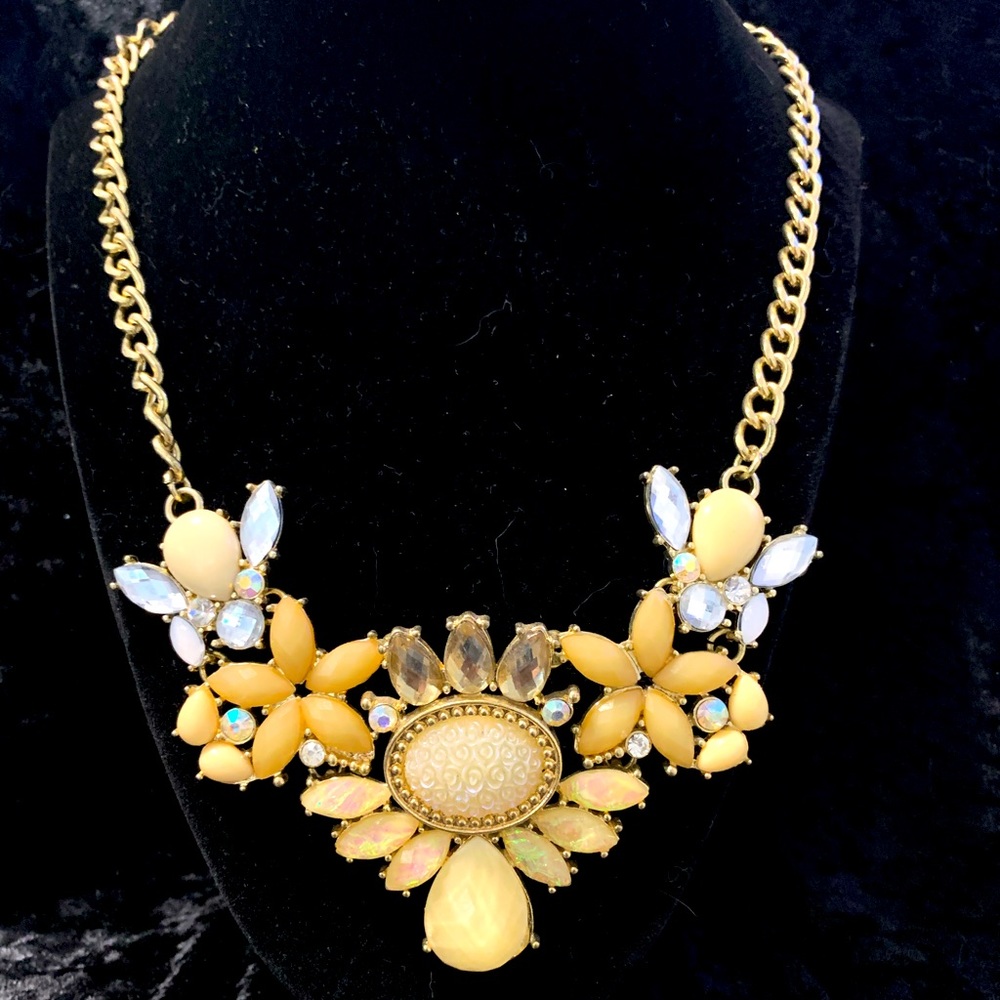 A Butter Cream & Antique Beige Statement Necklace